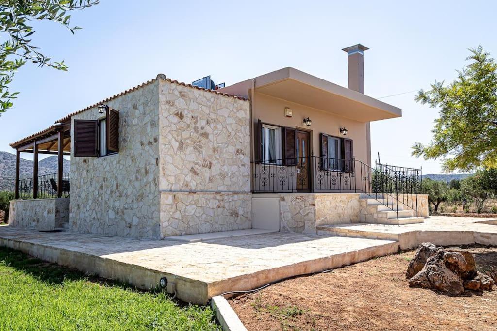 Luz Villa *